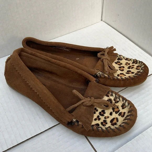 MINNETONKA Slip On Shoes - Picture 4 of 6